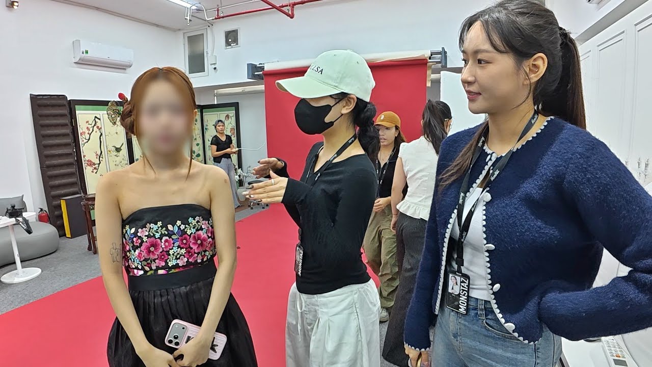 섹시 컨셉을 좋아하시는 베트남 손님의 정체... 팁을 돈다발로 뿌리시네요ㄷㄷ