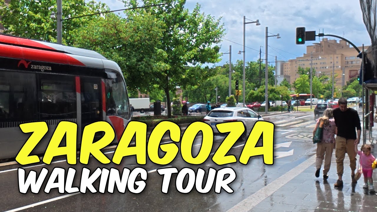 Zaragoza un día de lluvia. Caminando por una de sus avenidas principales.