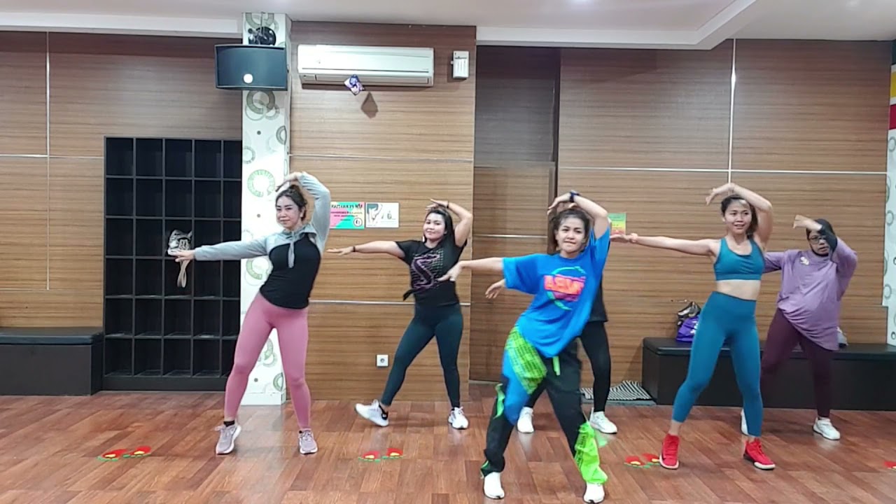 Suéltate (from Sing 2) - Sam i feat Anitta, BIA & Jarina De Marco | Bella Vamp Choreography | zumba