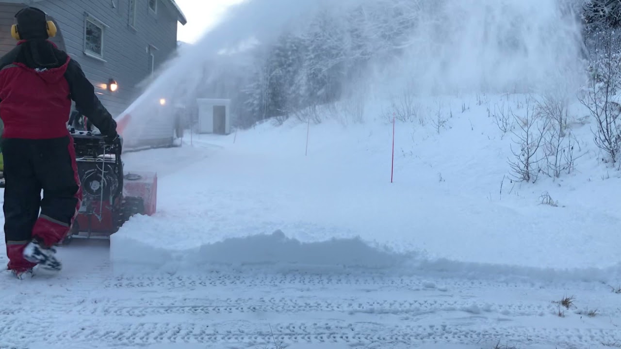 Snowblowing my driveway Ariens SHO 28’’ Rapid track
