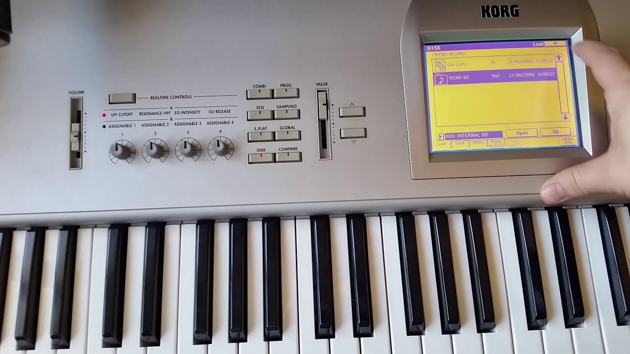 Korg Triton Studio Workstation 76 teclas