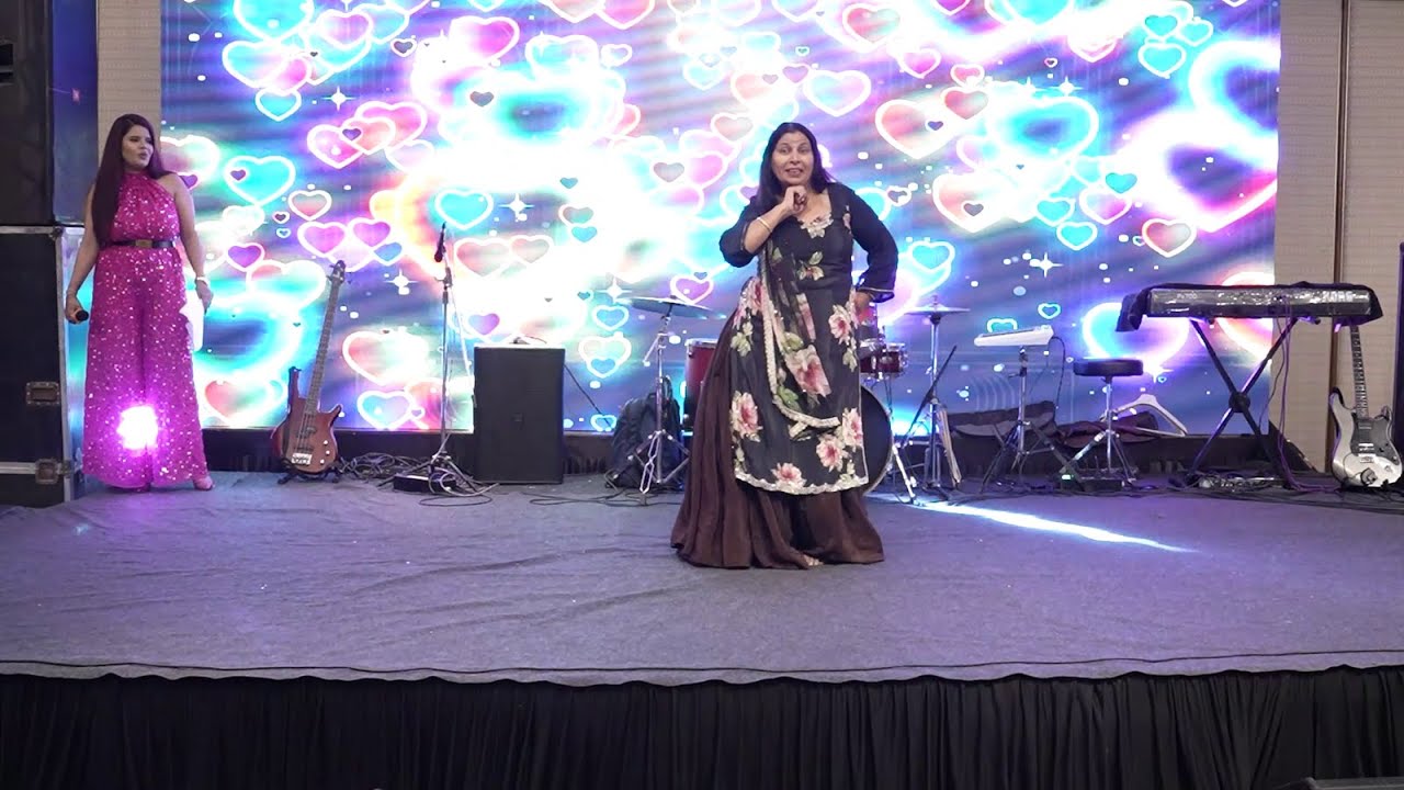 Ashlesha & Aditya Cocktail Performance 16