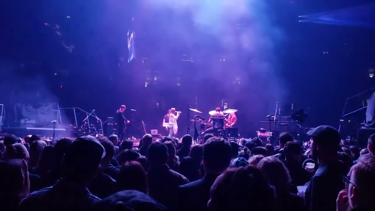 Fallingwater - Maggie Rogers - Live in Toronto - Scotiabank Arena - December 18/2018