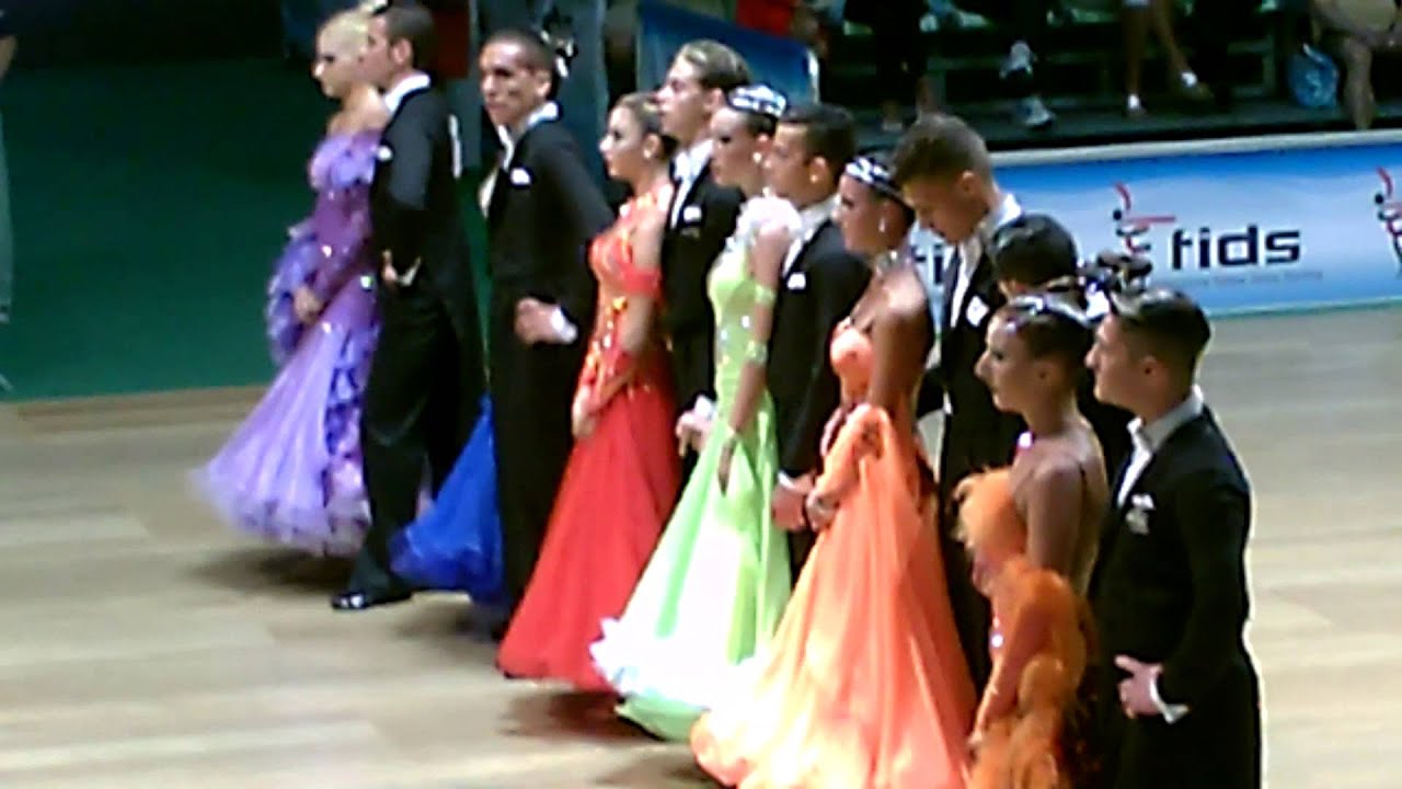 Liscio tradizionale mazurka,valzer viennese, polka.