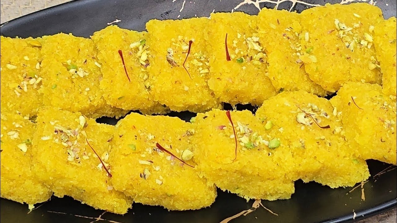 दूध और नारियल से बनने वाली बर्फी बिल्कुल हलवाई स्टाइल बहुत ही स्वादिष्ट बस 10 मिनट में बनाएं 