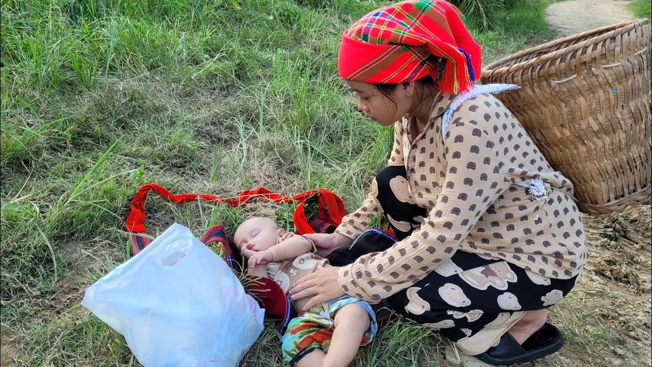 19 year old single mother rescues abandoned baby girl | Ly Tieu Huong