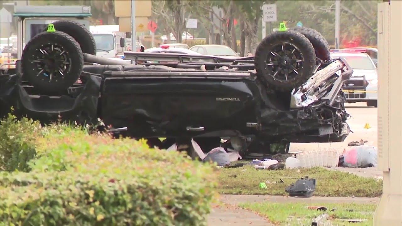 Southwest Miami-Dade County rollover crash throws 2 from vehicle, kills 1