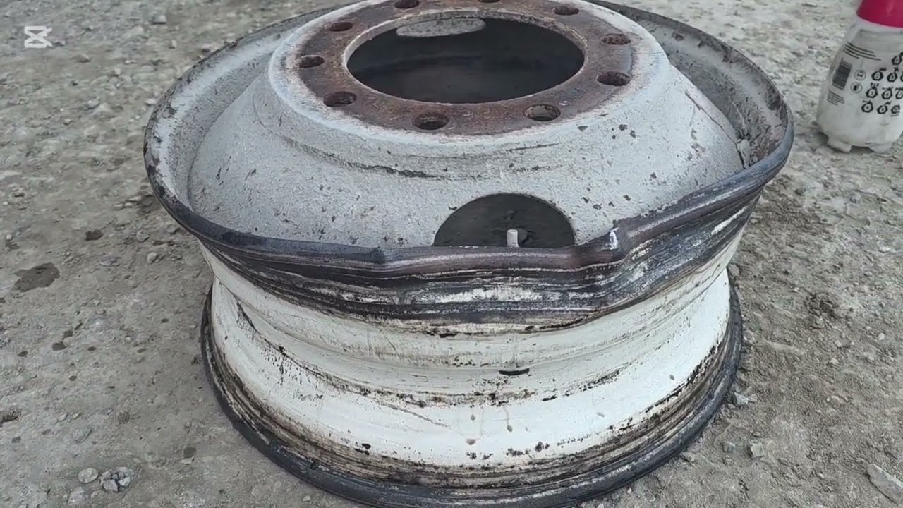 Mysterious 22.5 Rim Explosion #mobiletire #commercial #truck #tires #service 
