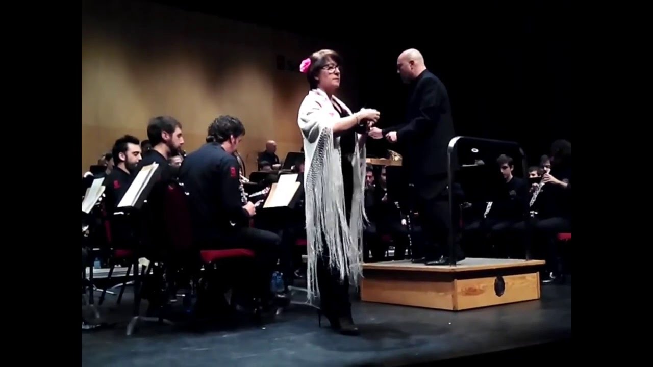 Castañuelas. Rosa Sanz interpreta  Pasodoble Suspiros de España