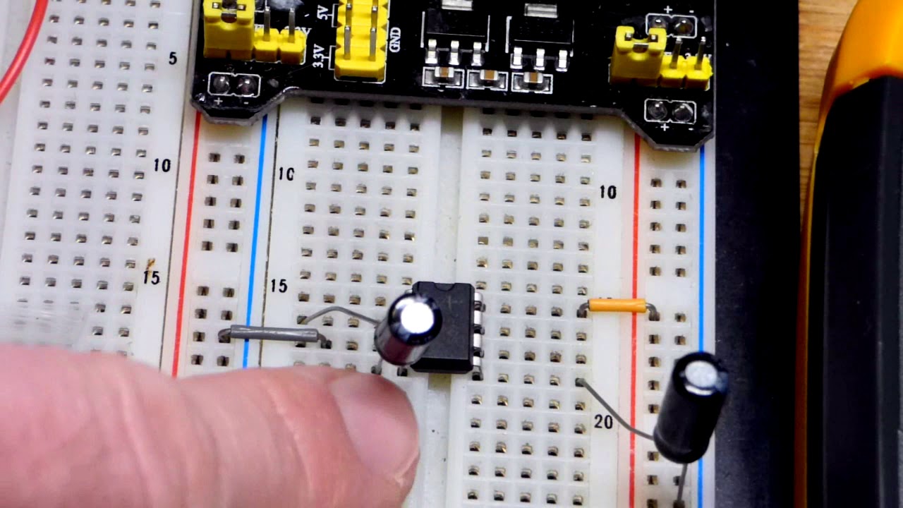 7660 switched capacitor voltage multiplier virtual ground rail splitter integrated circuit ICL7660