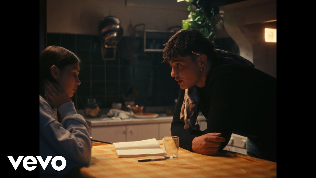 Olly, Juli - Scarabocchi (Visual Video)