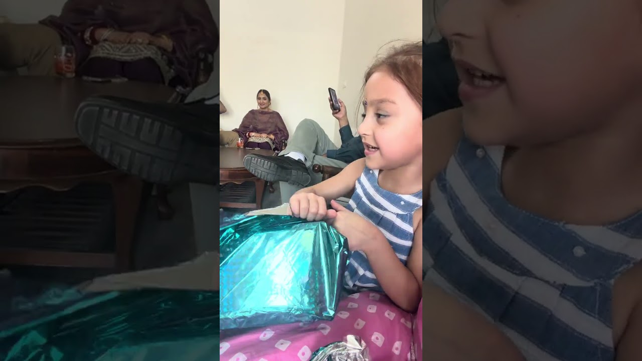 Ahnya got 👍 present 🎁 from cousin ￼