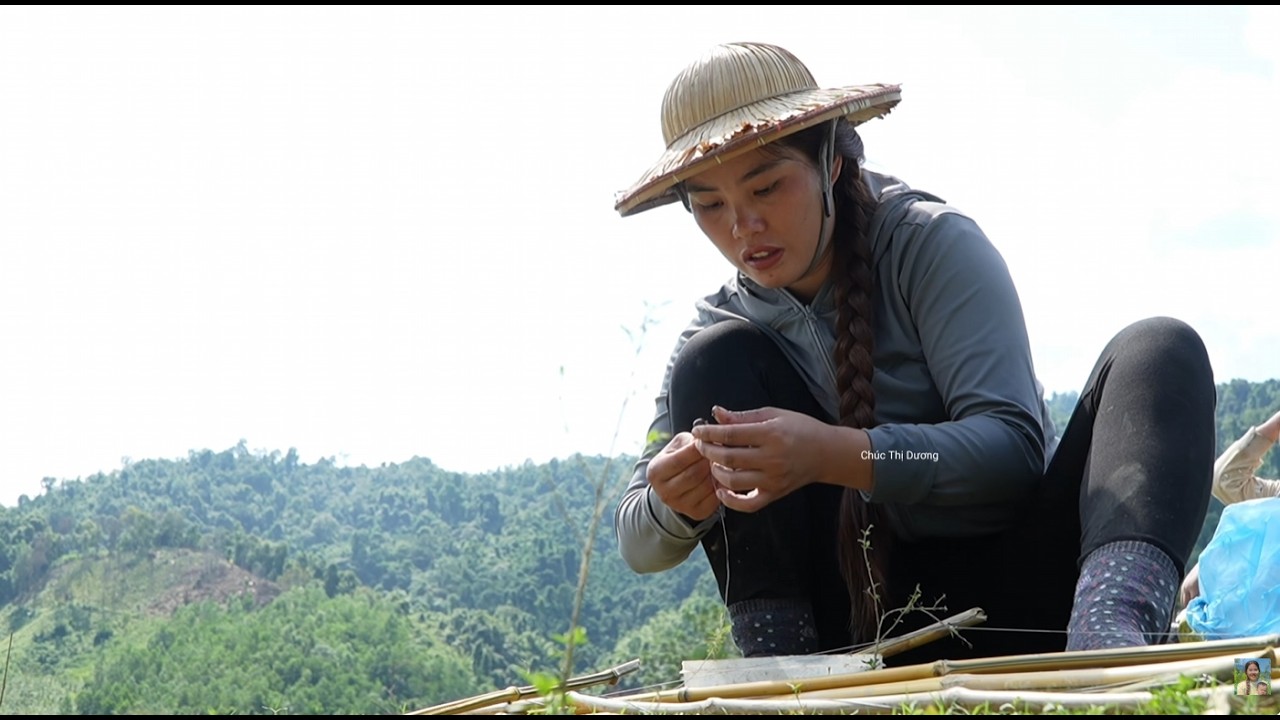 Making Mini Bamboo Fishing Rods with My Kids – Catching a Big Fish Harvest and Selling at the Market