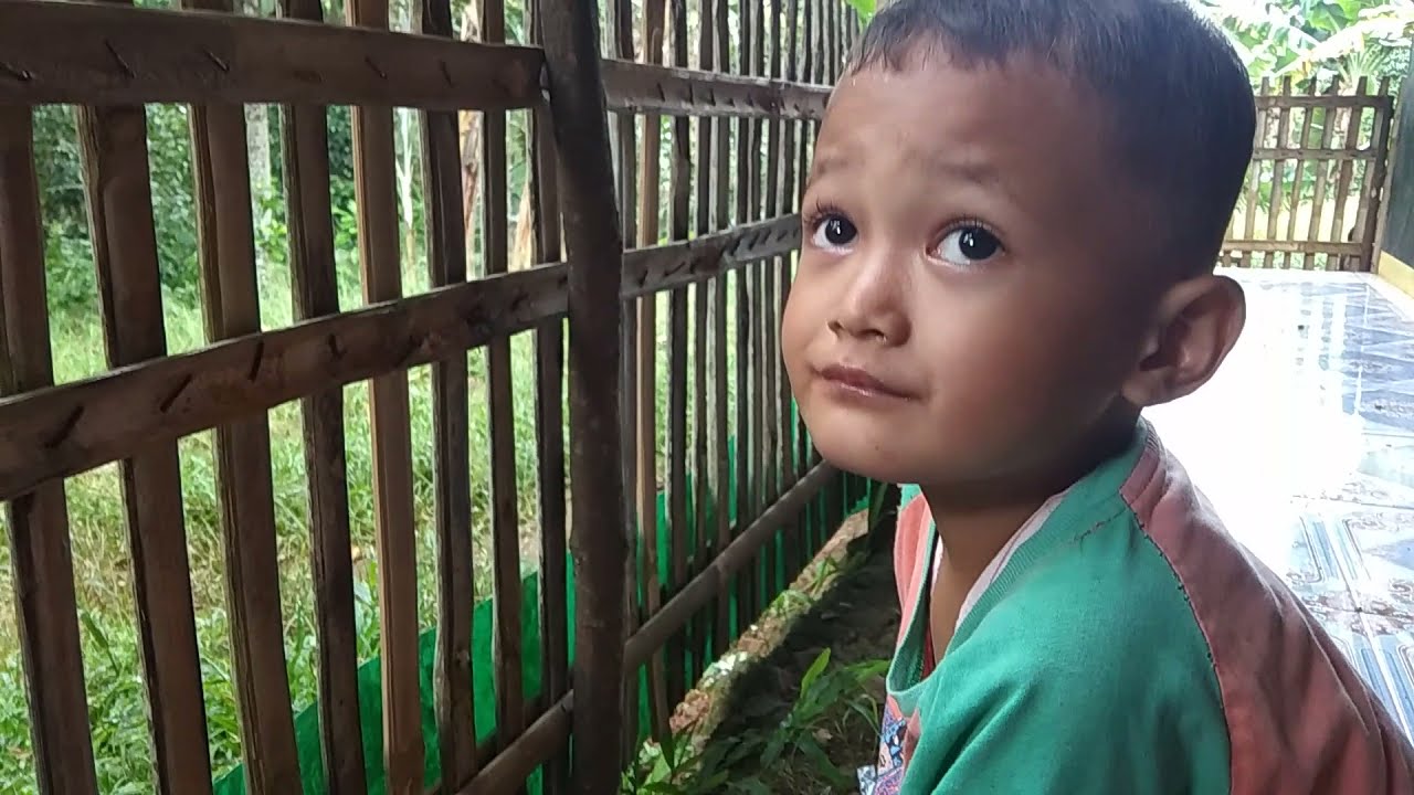 Anak kecil mabok minuman,sampe muntah muntah dan mual.