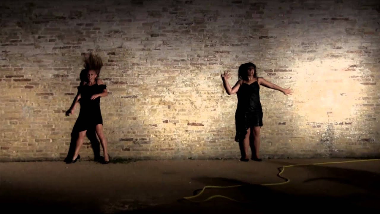 Performance femminicidio La Luna Dance Center @ Ancona Art Salon 2013