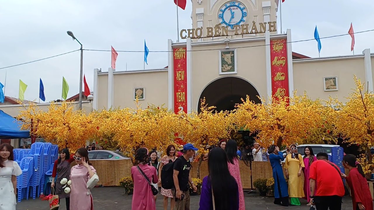 Rộn Ràng Không Khí Gái Xuân Chợ Bến Thành