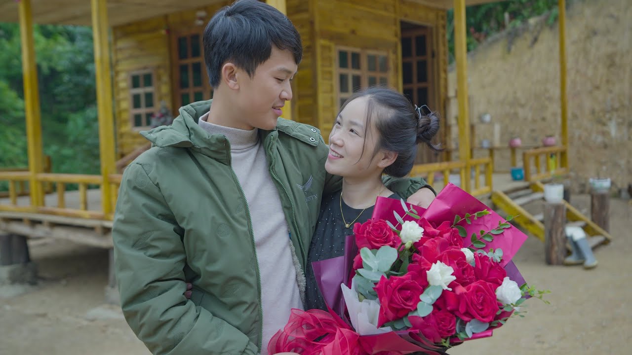 Happy New Year 2025: Meaningful Gifts & Sweet Wishes, Lý Thị Bình
