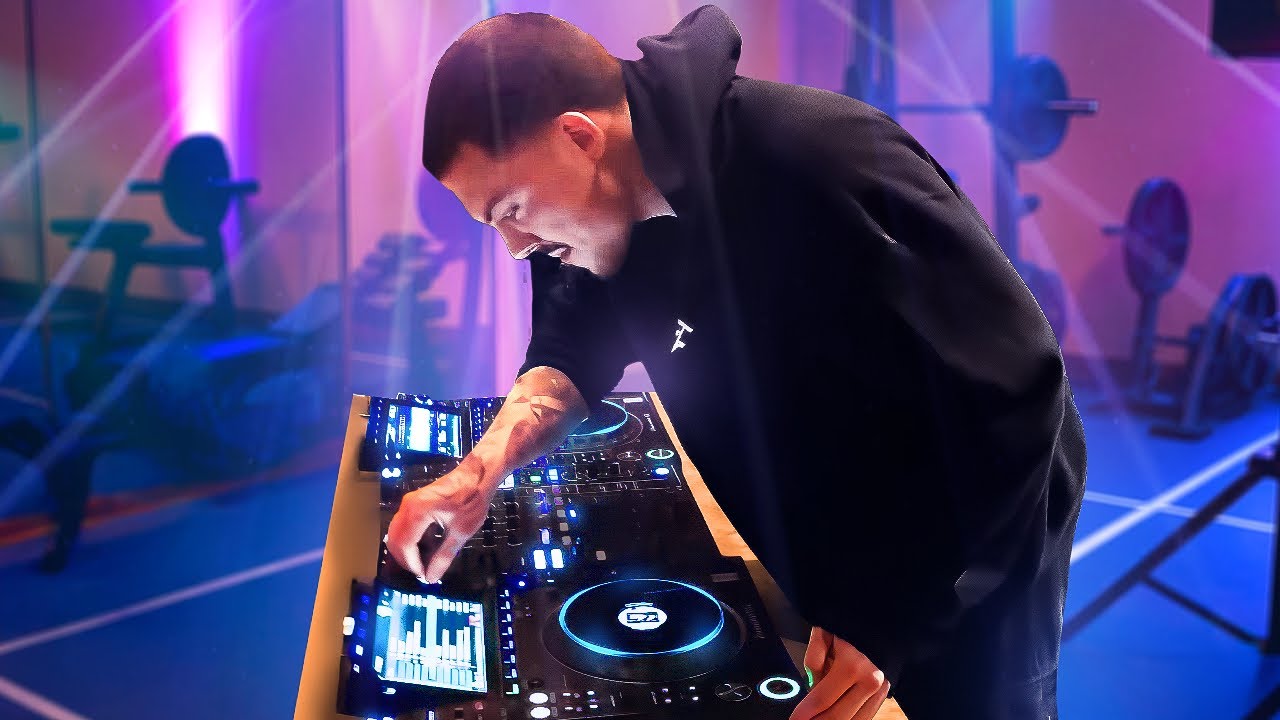 I Tried Becoming a Professional DJ in 1 Hour..