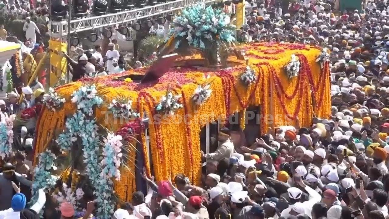 Sikh pilgrims from India and around the world arrive in Pakistan for annual religious festivities