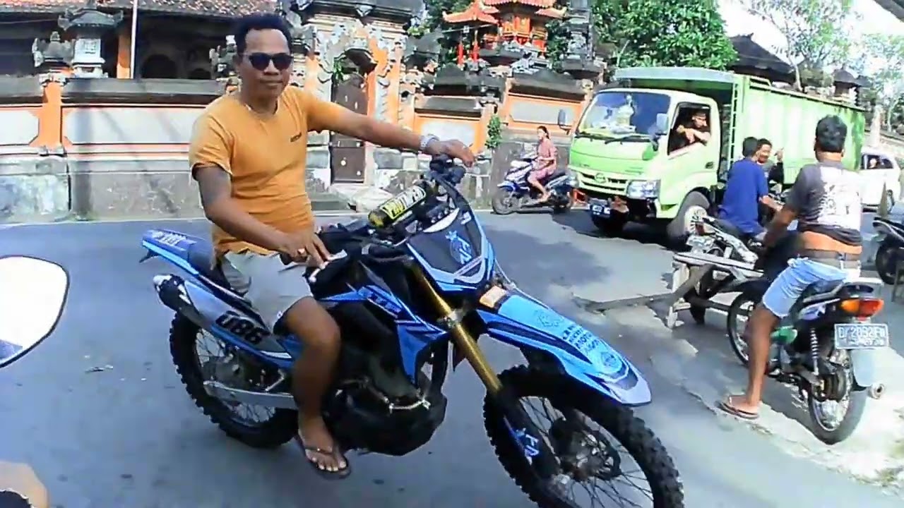 Menyusuri jalanan desa tianyar kubu karang asem Bali 