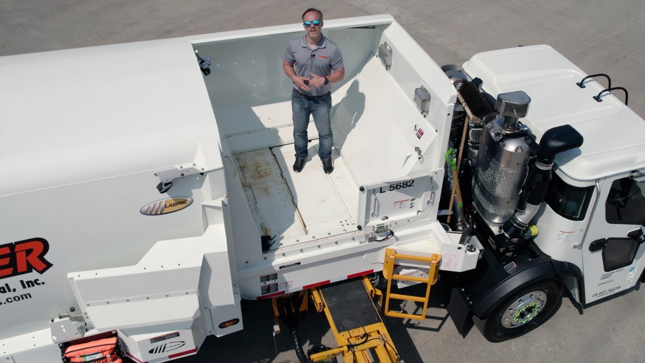 Mack LR64R/Labrie Automated Side Loader Part 5 - Arm & Hopper