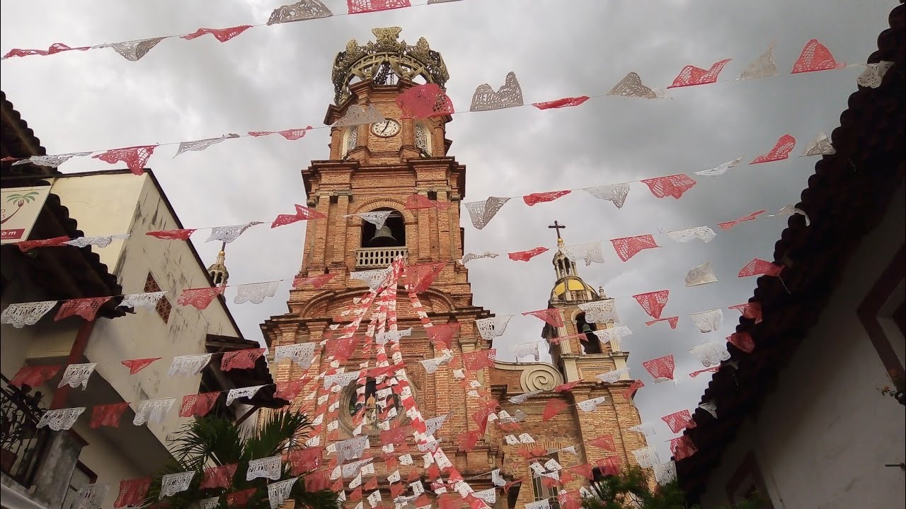 Serie de campanas, parroquia de Nuestra Señora de Guadalupe, Puerto Vallarta.