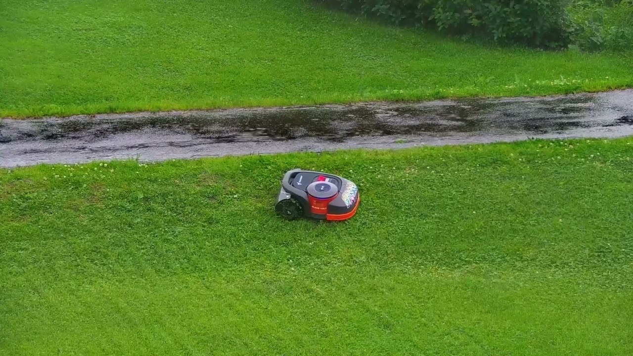 Navimow in rain