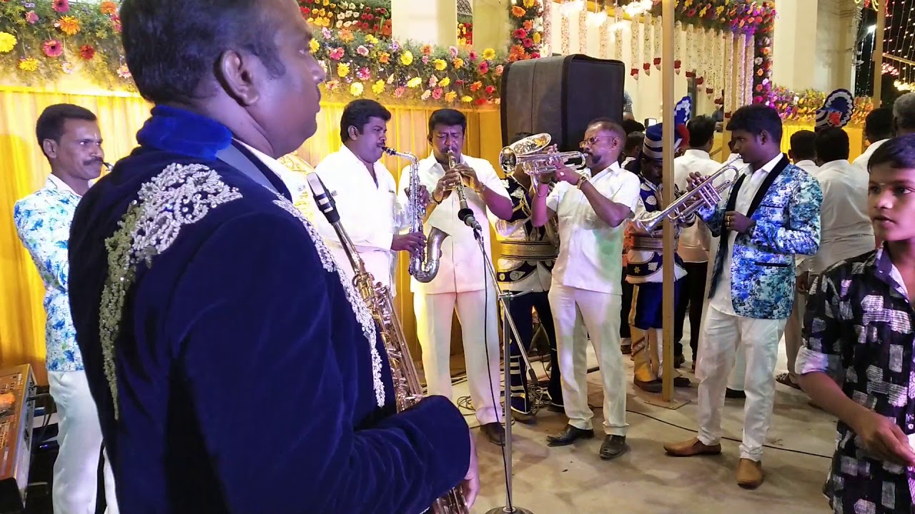 dhinesh band playing MGR song thuluvadho elamai