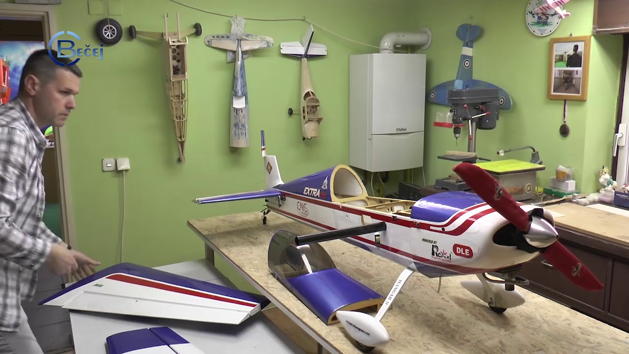 TV BEČEJ: Izrađuje avione, sa njima leti i za njih živi