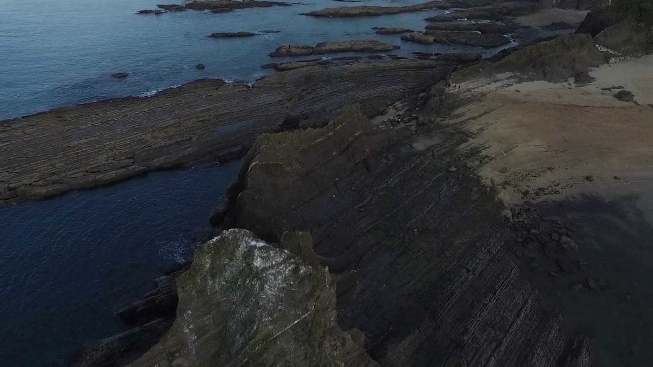 Flysch beltza Mutriku Saturraran