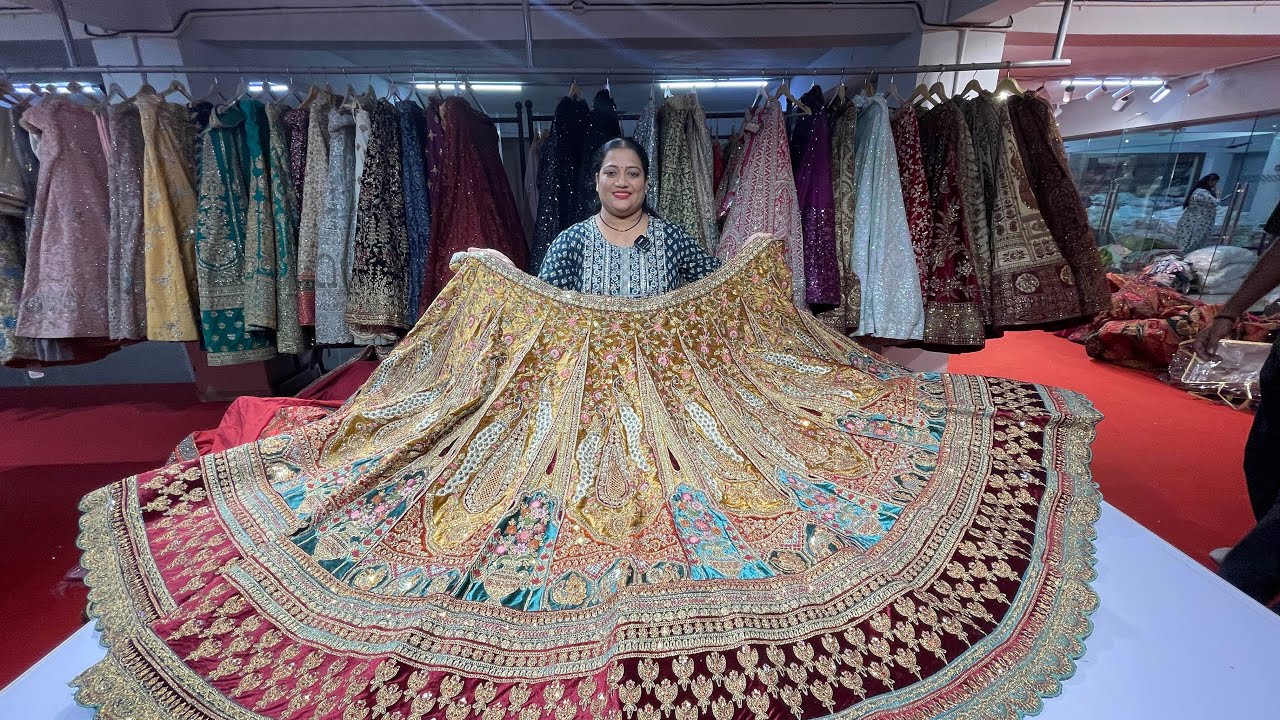 सबसे सस्ते लहँगे रेट सुनकर हैरान हो जाओगे 🤯 || lehanga factory Surat || Parnika India surat market 