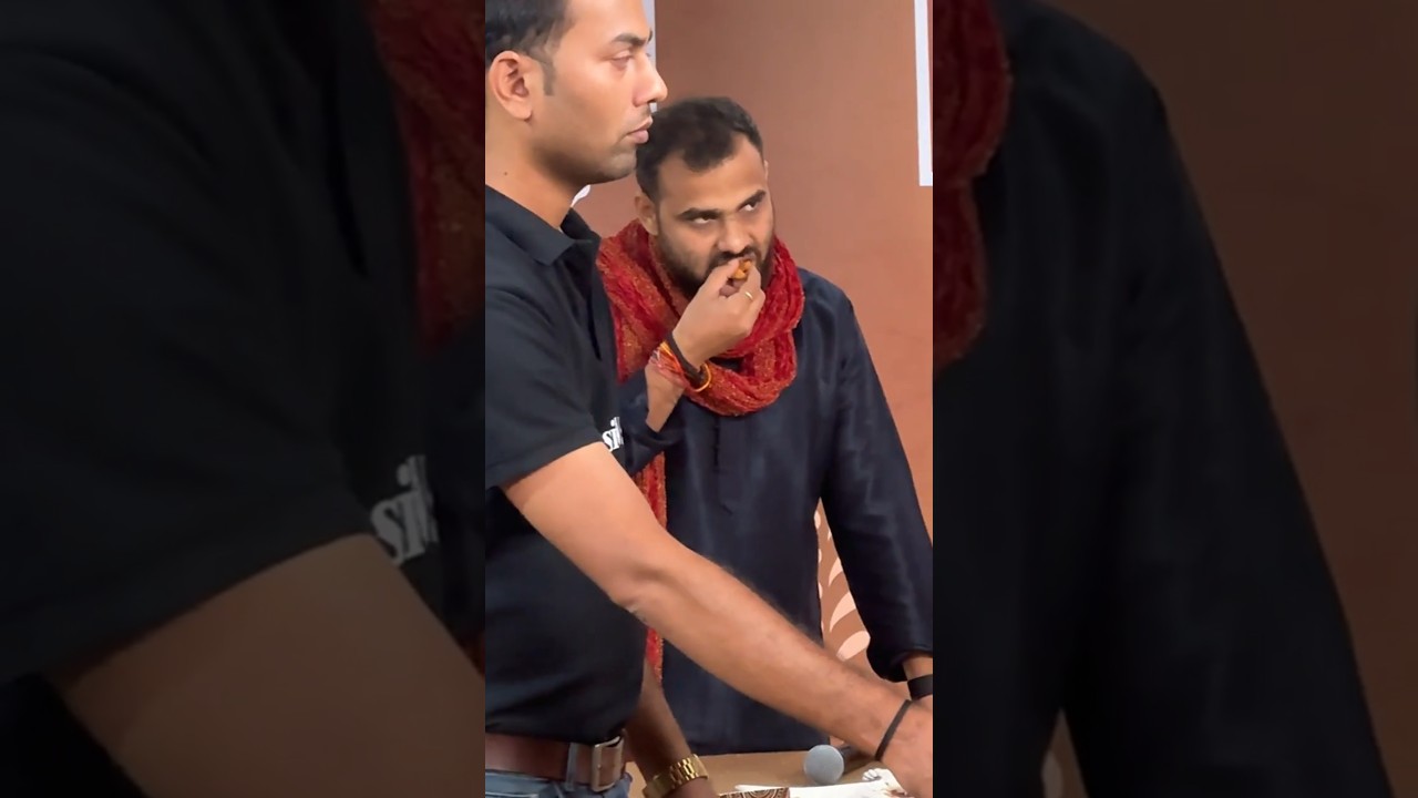 MR Sir Spotted Eating samosa 😈😍 | Diwali Event PhysicsWallah