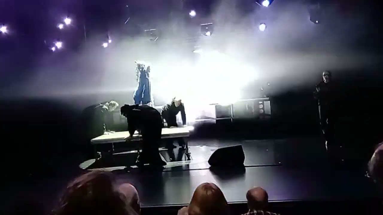VID 20250305 2040011