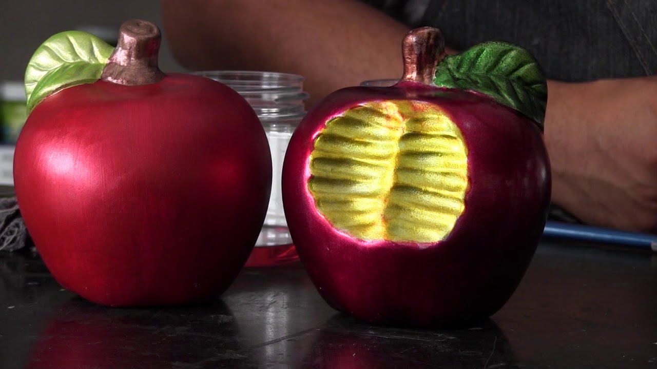 Pinta cerámica. Manzanas decoradas  con tres técnicas diferentes
