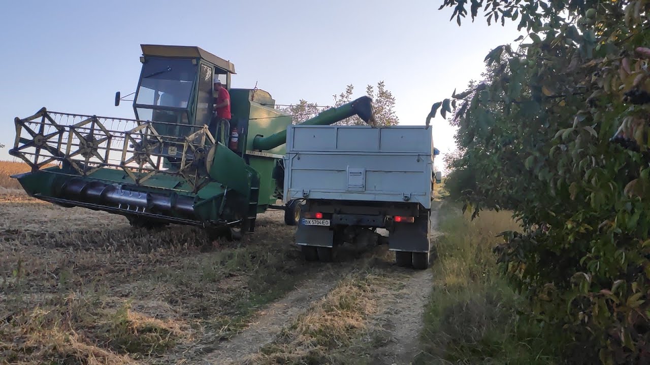 збір сої комбайном джон дирр 952 і зіл 130