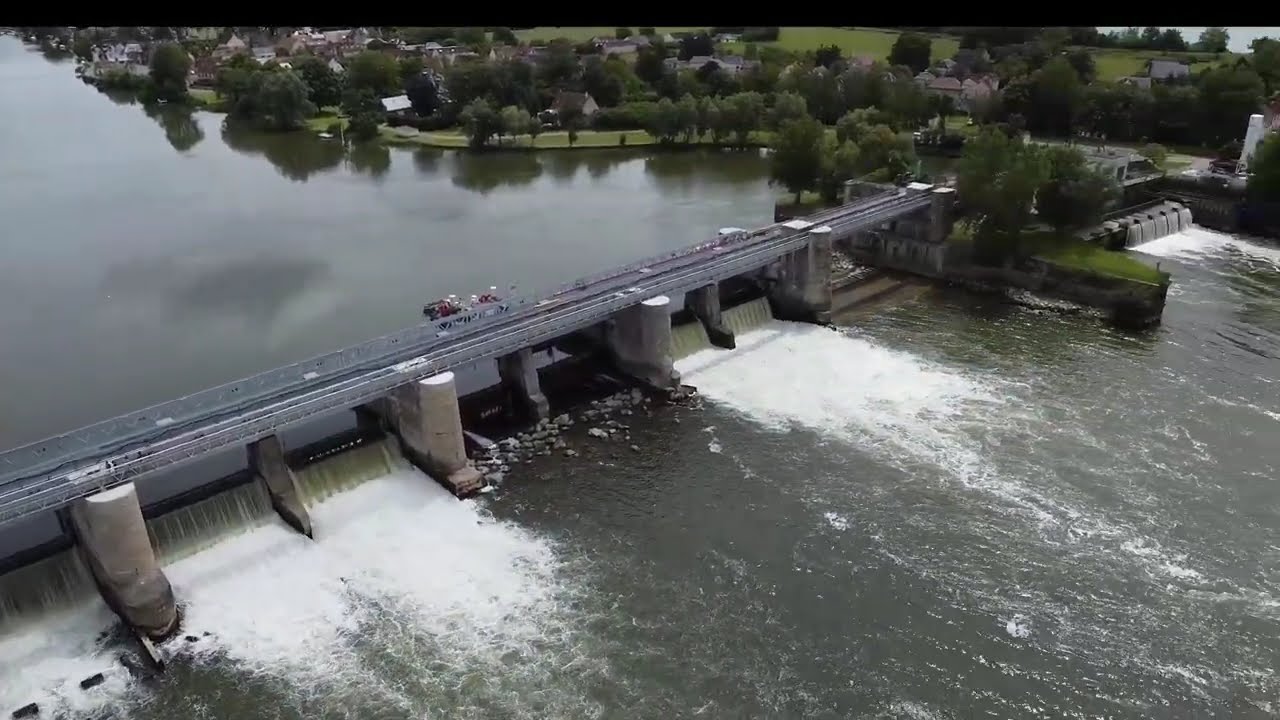 Barrage et écluses de Poses en Normandie