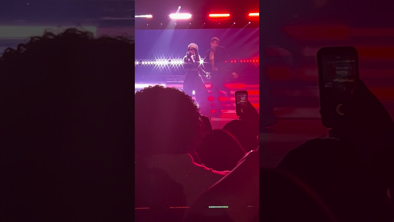 Brandy and Monica singing at The Boy Is Mine Tour Part 1