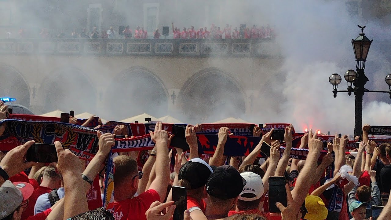 Wisła Kraków świętowanie na rynku 03.05.2024