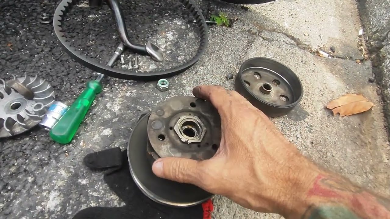 OLHA O ESTADO QUE ESTA A FRIÇÃO DA BURGMAN 125 , MANUTENÇÃO DA BURGMAN 125