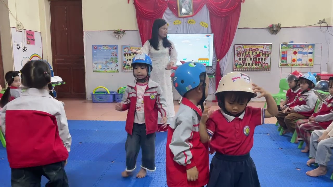 Kĩ năng đội mũ bảo hiểm đúng cách