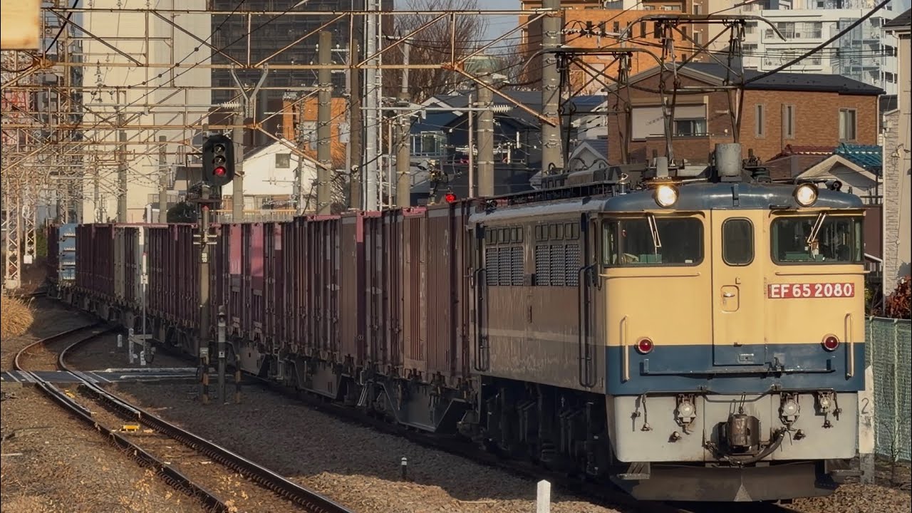 【4K高画質】PF代走✨【3両目に輪軸輸送コンテナ2個有り】国鉄EF65形2000番台2080号機〔新〕＋コキ20両が川崎新町駅を通過するシーン（78レ・新A6108・コンテナ輸送）2026.2.23