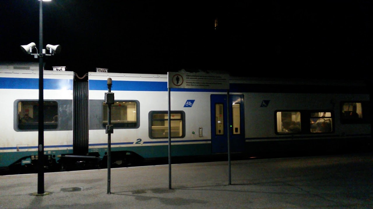 L'arrivo del Minuetto Md077 alla stazione