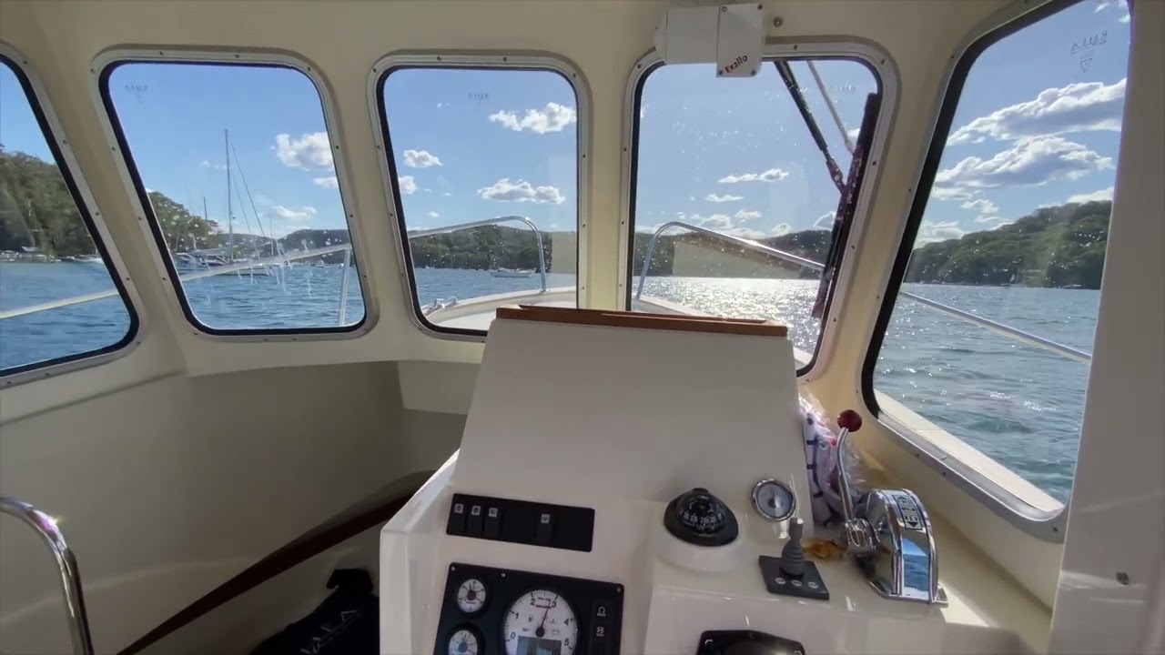 Rhea 730 Timonier - Elegance meets Versatility