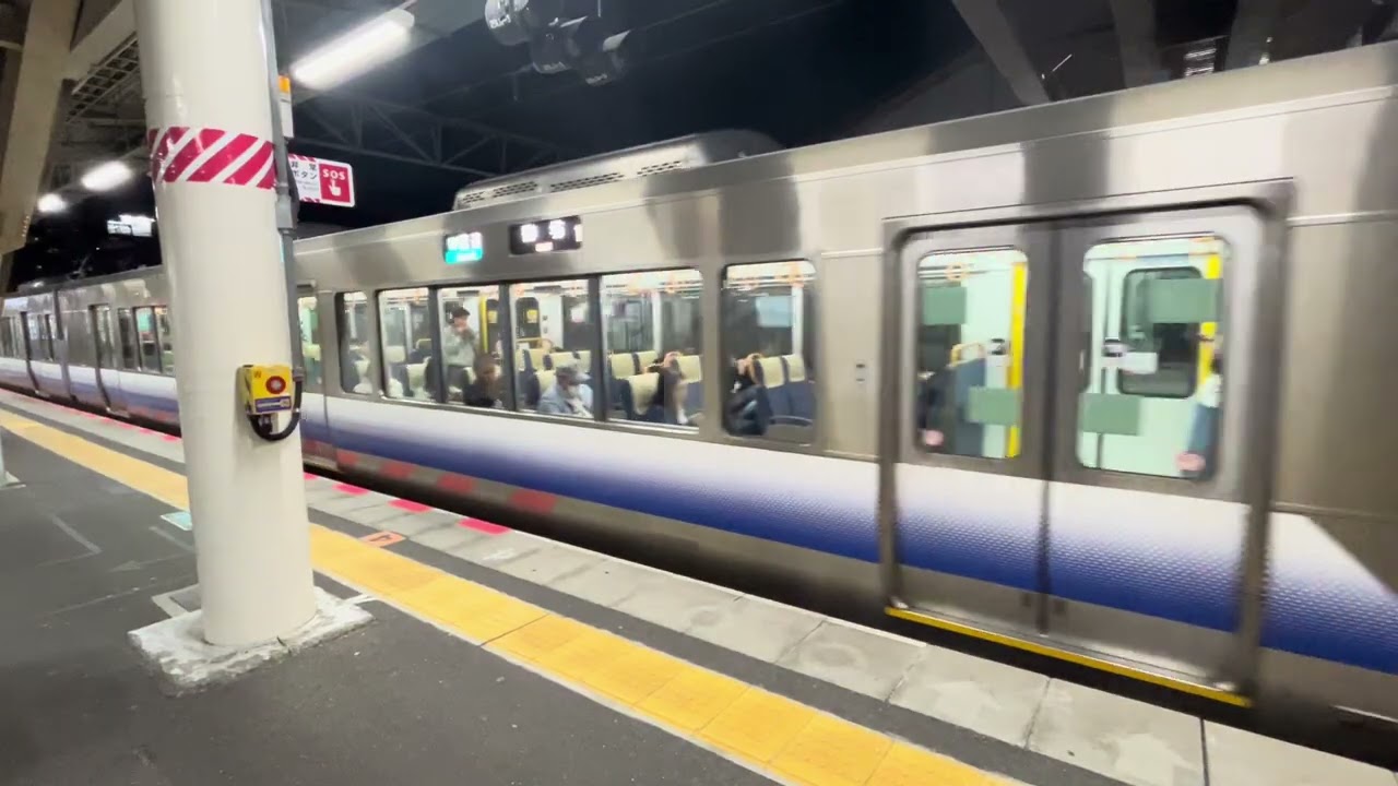 きのくに線223系2500番台普通御坊行き　　　和歌山駅発車！