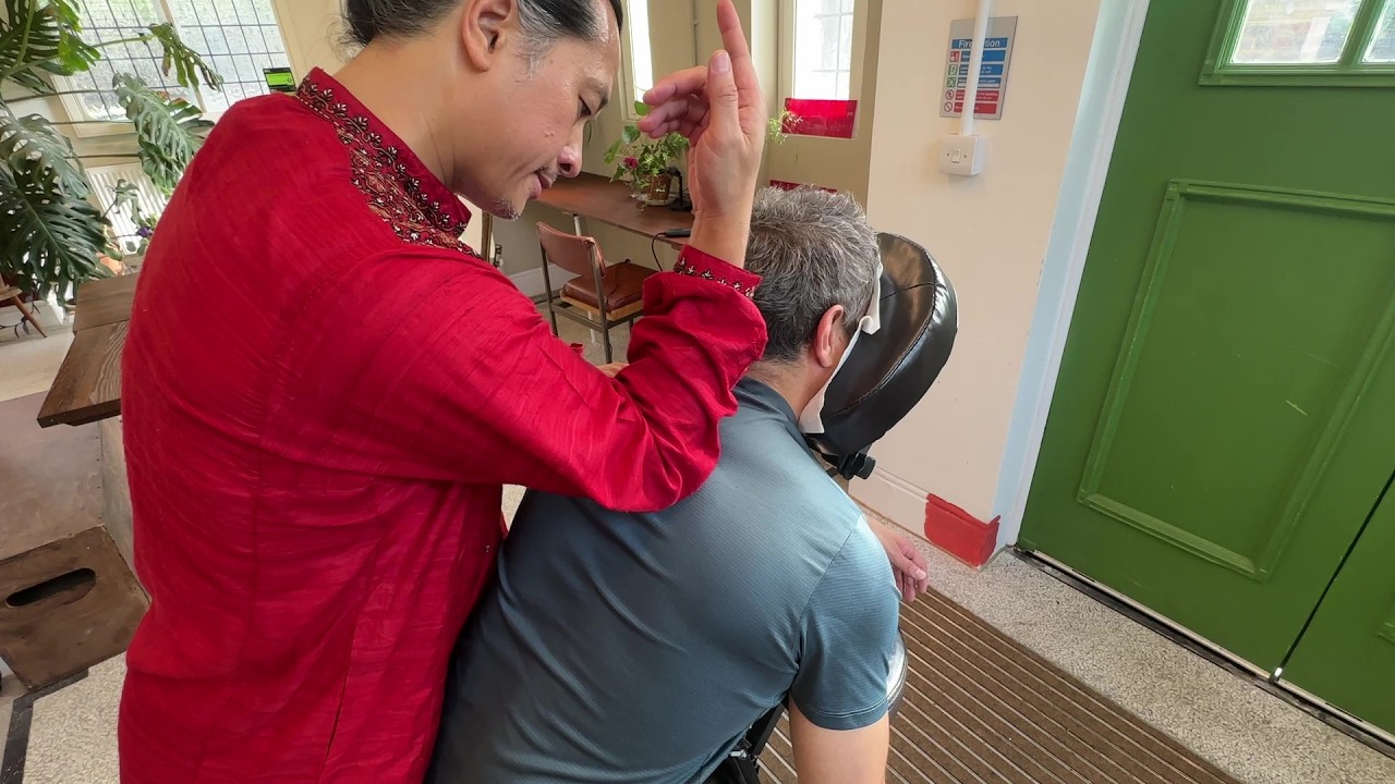 ASMR-массаж на стуле для сообщества - Предварительный просмотр от Робин