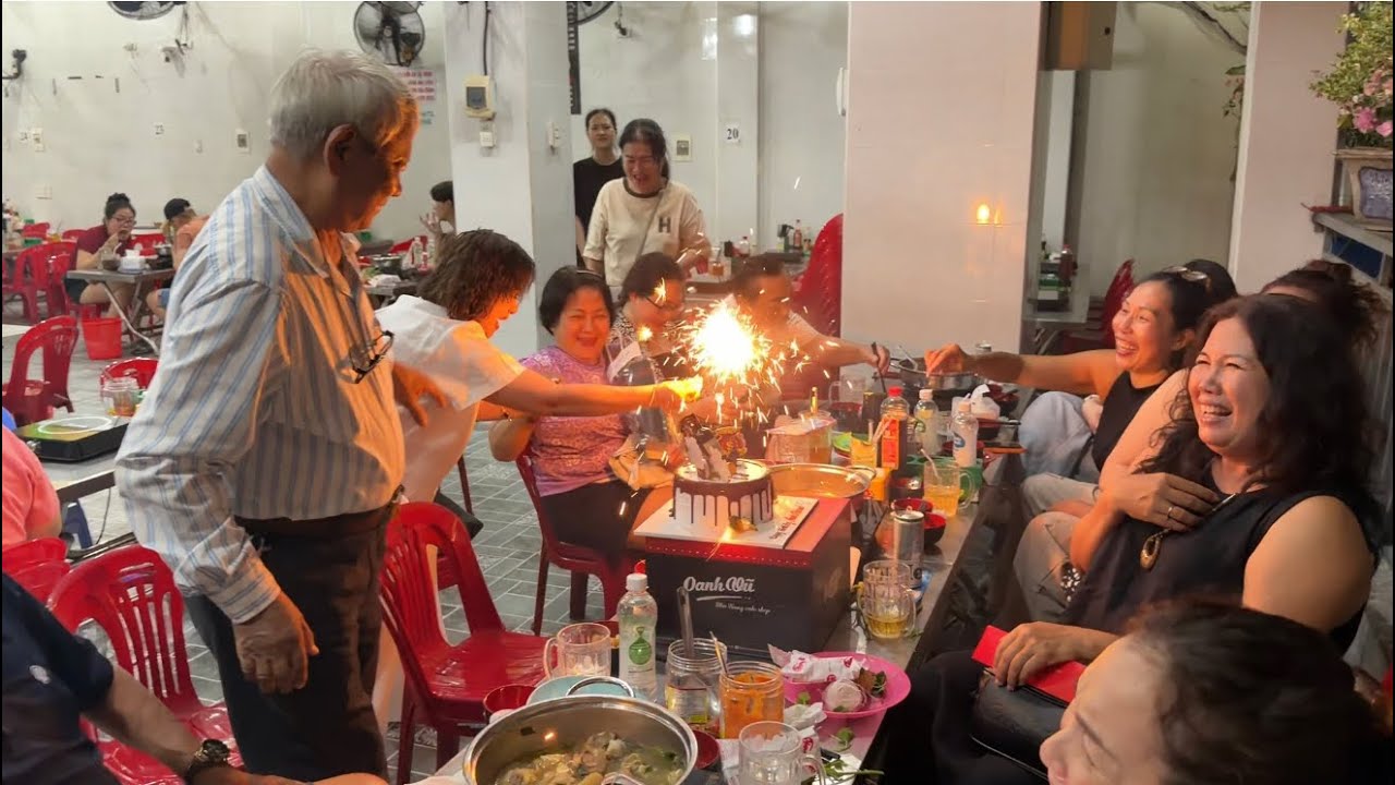 Chị Hạnh mời ăn lẫu bò - Sinh nhật a Khánh