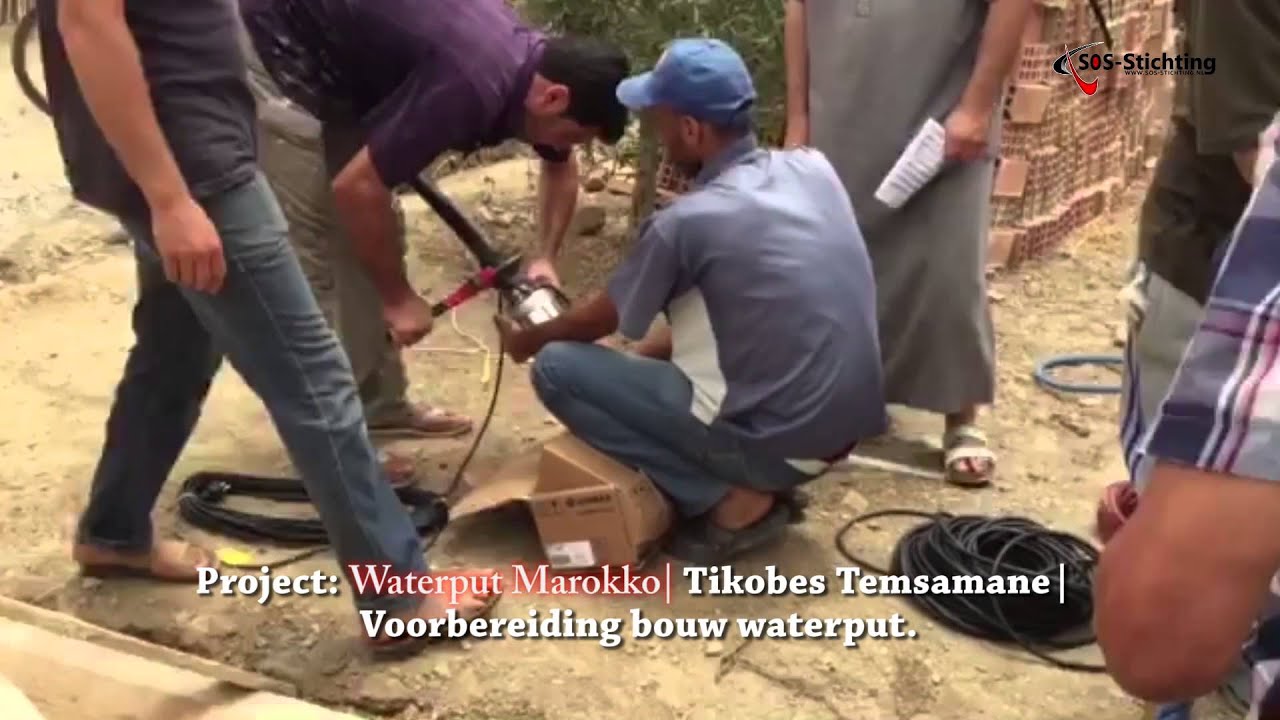 Waterput Marokko  Tikobes Temsamane Voorbereiding bouw waterput (waterpomp)