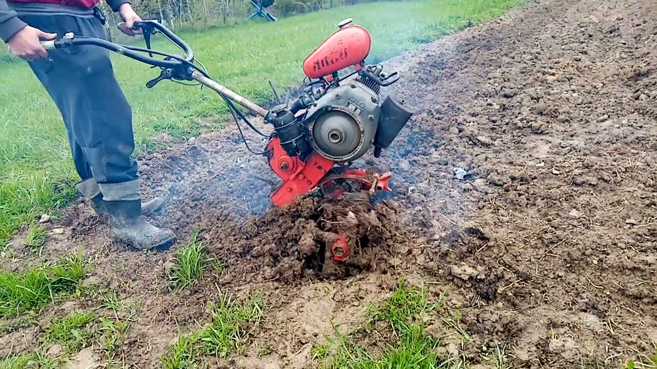 Hakorette - pierwsze prace glebogryzarką