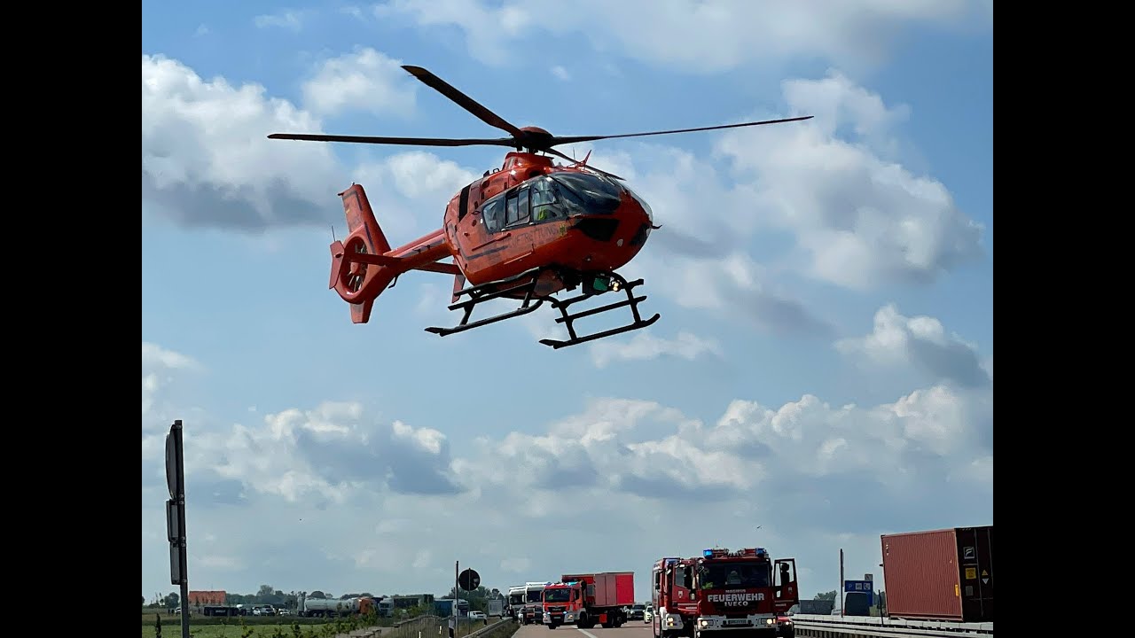 Schwerer LKW-Unfall auf der A24 bei Neuruppin:Fahrerin war abgelenkt und durchbrach Mittelleitplanke