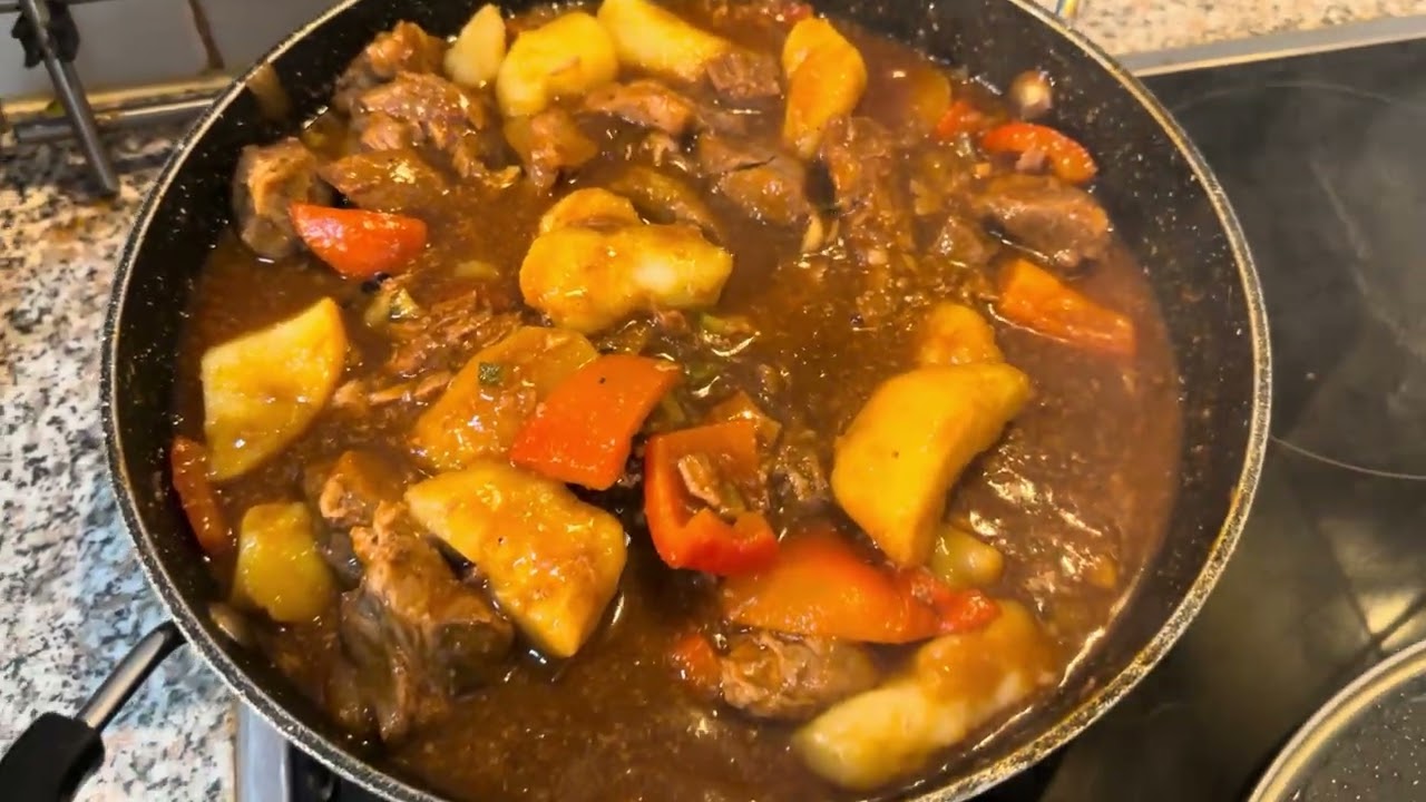 Yummy pork kaldereta or ( pork stew )pag ganito ulam mapa unlimited rice kayo .